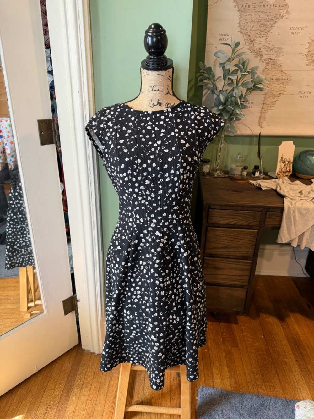 Elle Black Dress with White Floral Print — Midi Cap-Sleeve Size Medium Summer